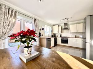 Dining Kitchen- click for photo gallery